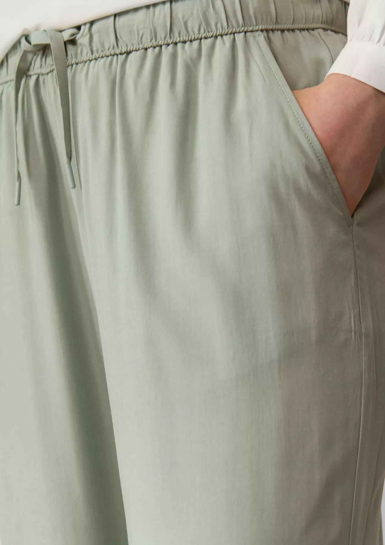 Hose mit klarer Linie