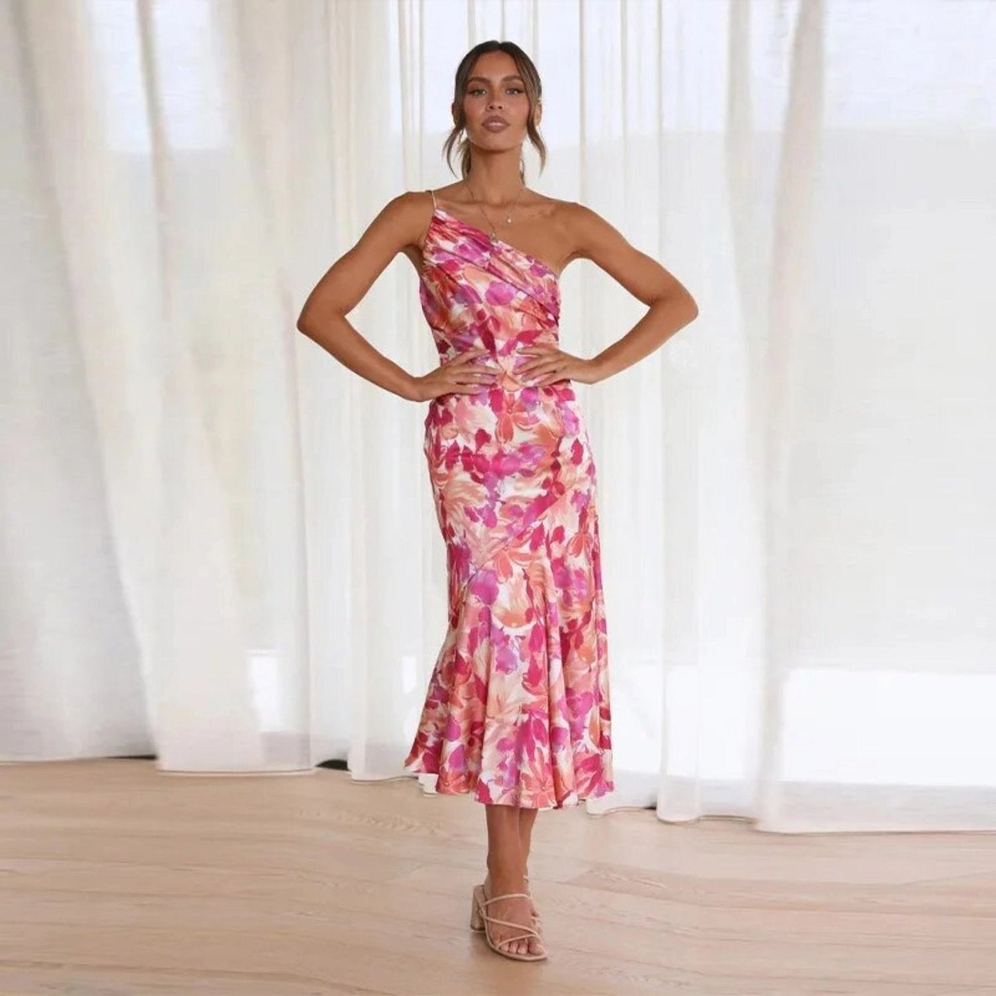 Carina™| Asymmetrisches Maxikleid mit floralem Muster